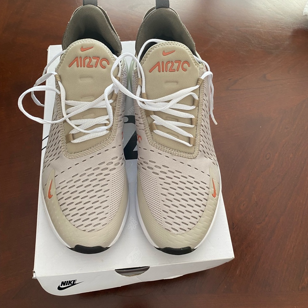 Nike Air Max 270 - Picture 2 of 7